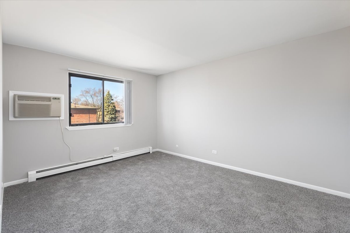 708 W 65th Street #5, Westmont, IL 60559