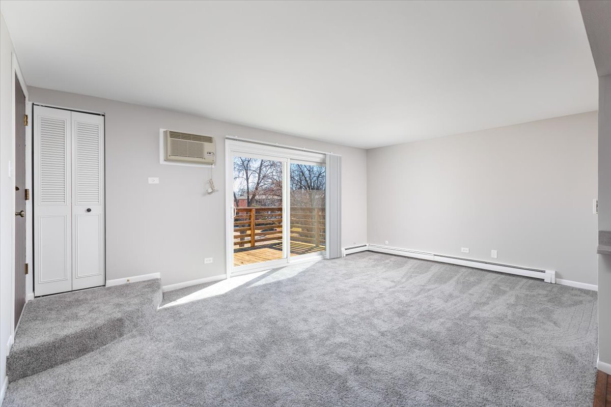 708 W 65th Street #5, Westmont, IL 60559