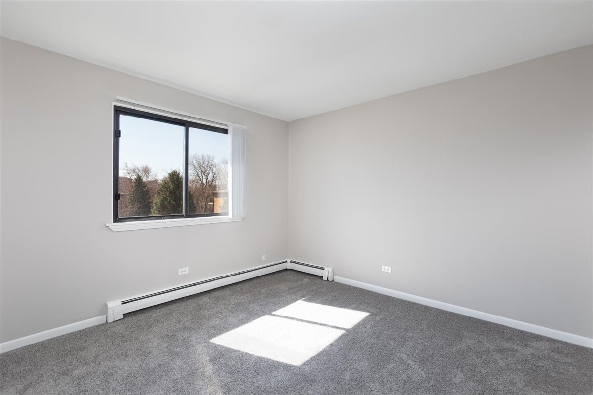 708 W 65th Street #5, Westmont, IL 60559