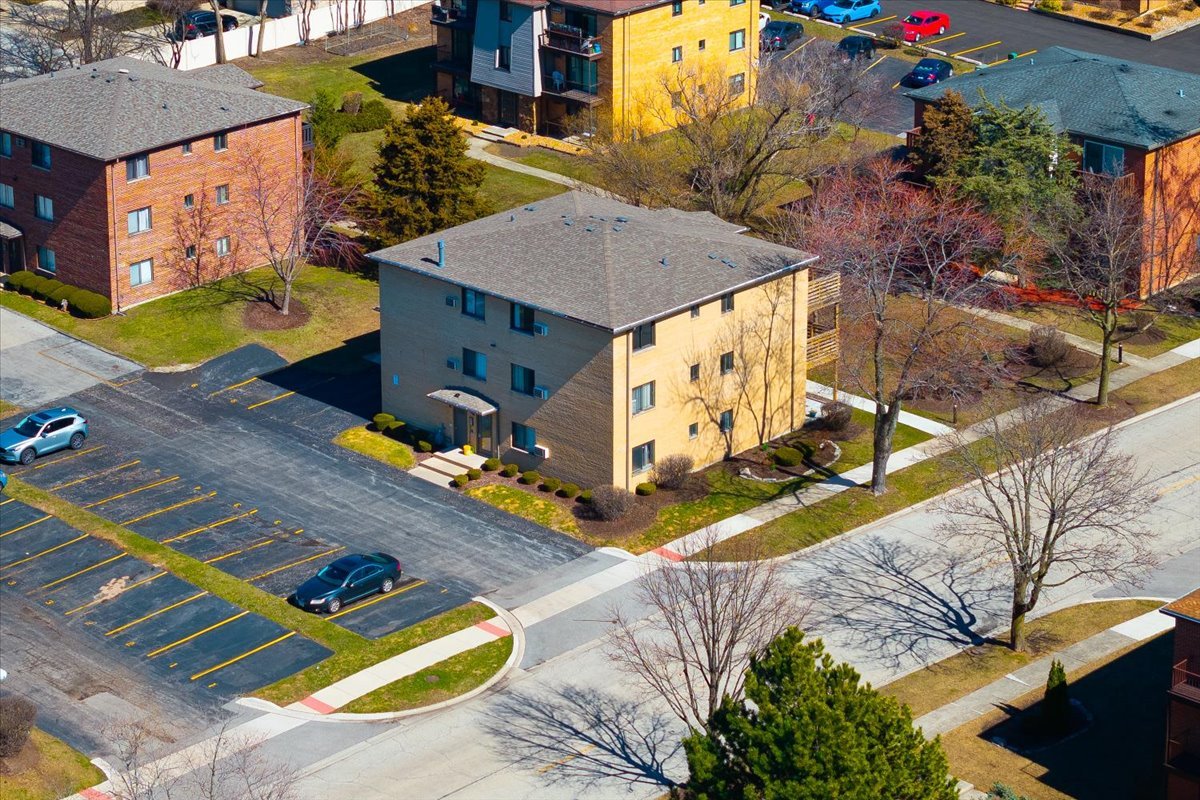 708 W 65th Street #5, Westmont, IL 60559
