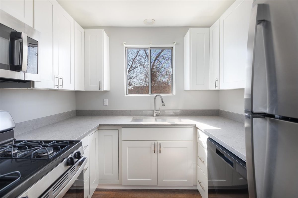 708 W 65th Street #5, Westmont, IL 60559