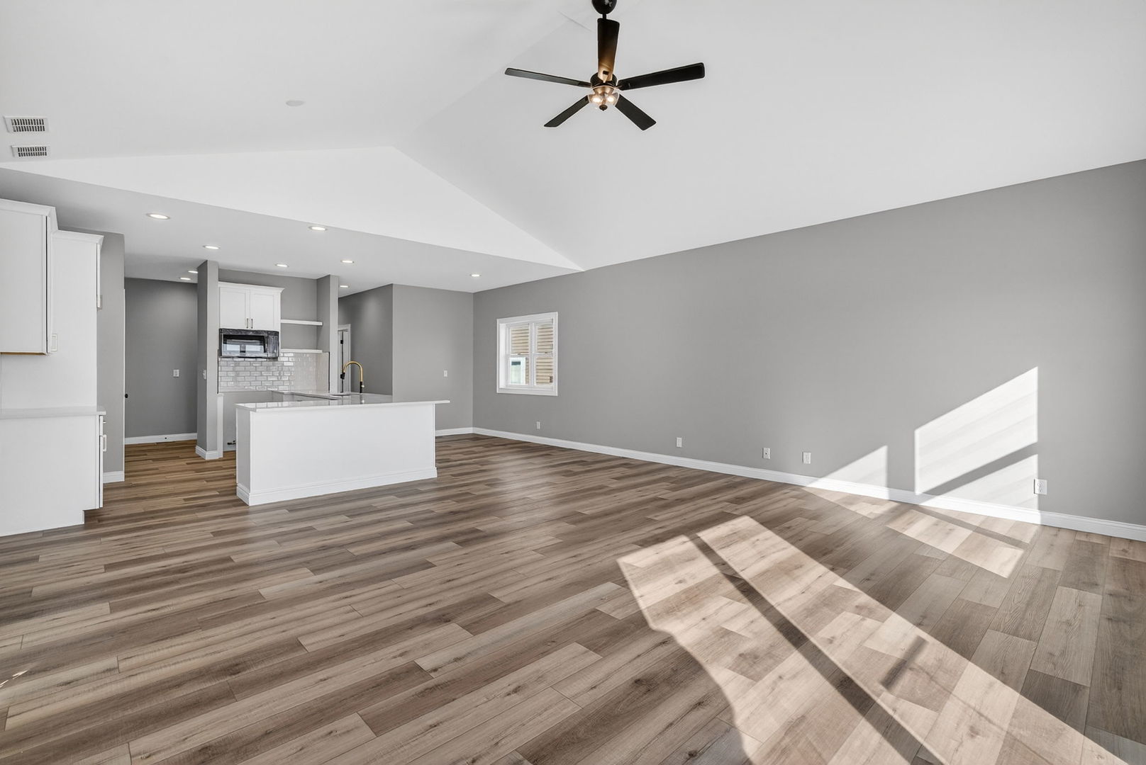 1165 Farmstone Drive, Diamond, IL 60416