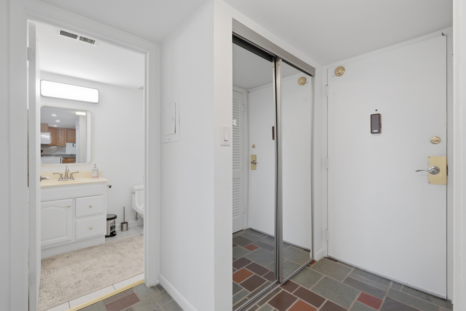 100 Deborah Lane #B26, Wheeling, IL 60090