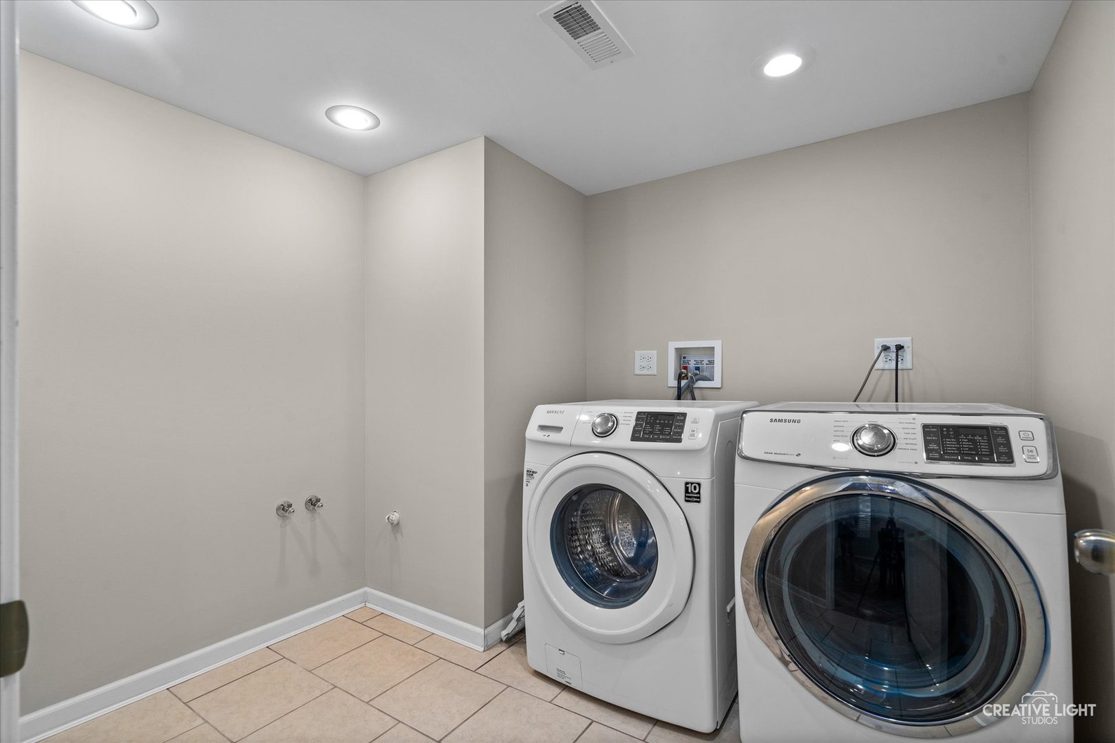 404 Kent Court, Oswego, IL 60543