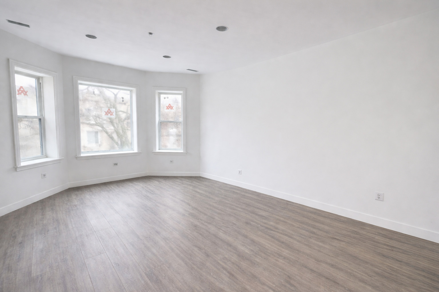 3340 W Evergreen Avenue #2F, Chicago, IL 60651