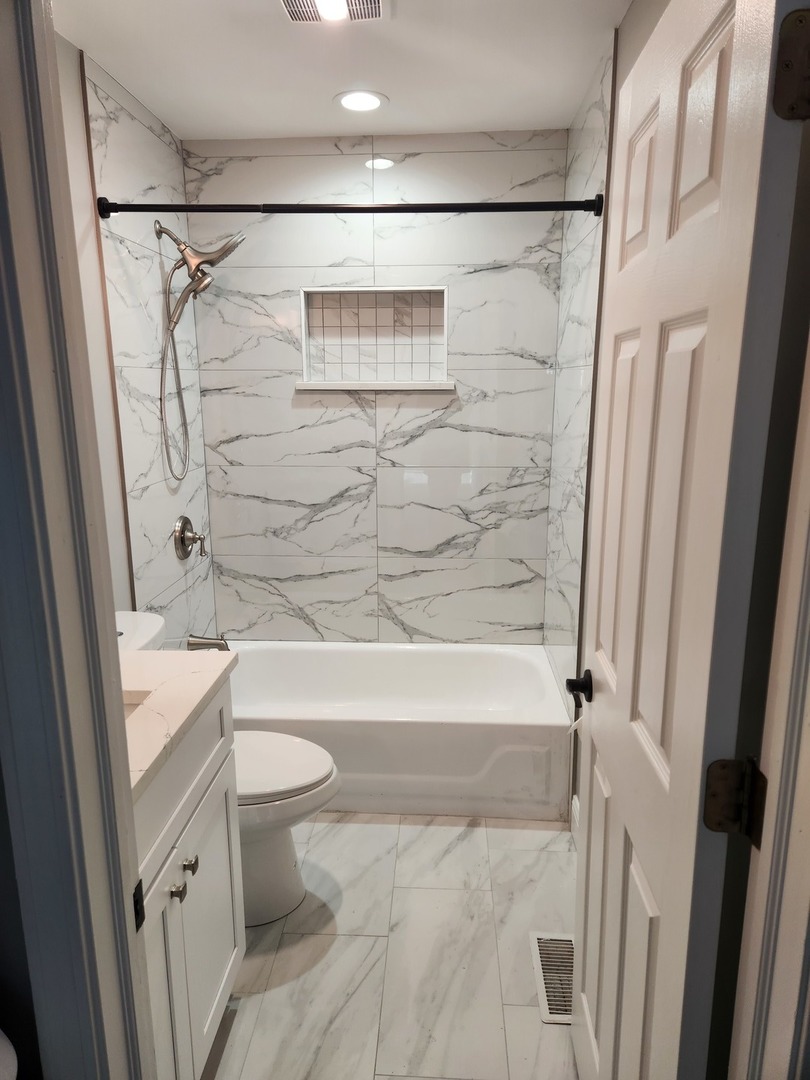 1020 Brunswick Harbor #5001, Schaumburg, IL 60193