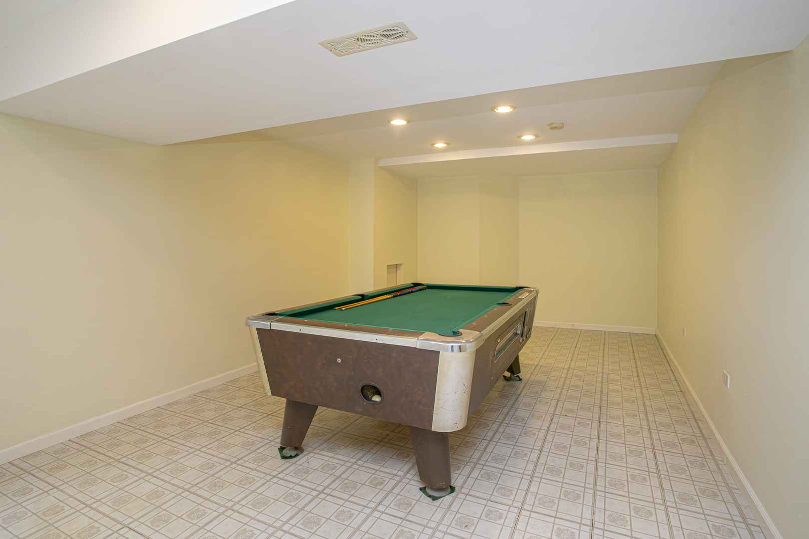 860 Amelia Court, Grayslake, IL 60030