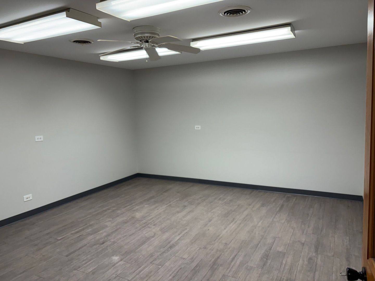 1285 Aurora Avenue, Aurora, IL 60505