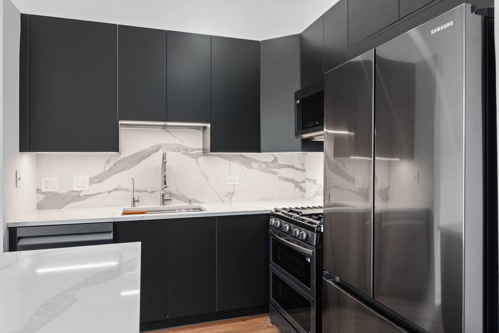 1000 N Kingsbury Street #107, Chicago, IL 60610