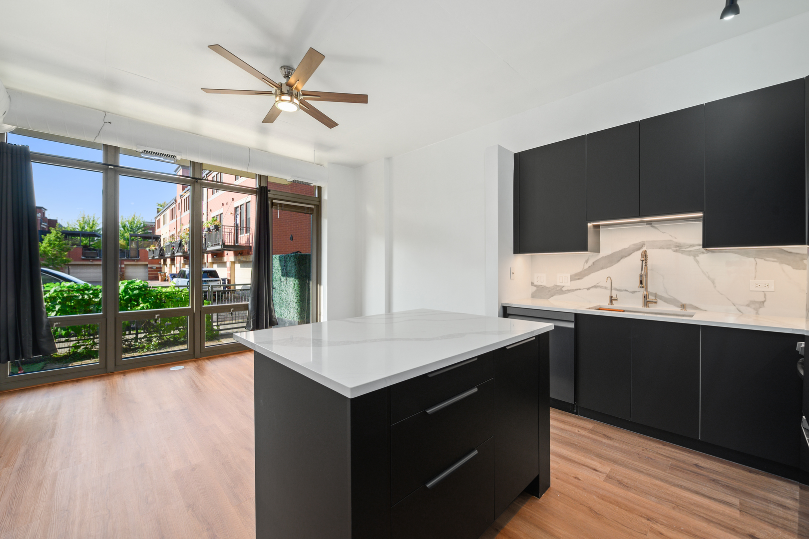 1000 N Kingsbury Street #107, Chicago, IL 60610