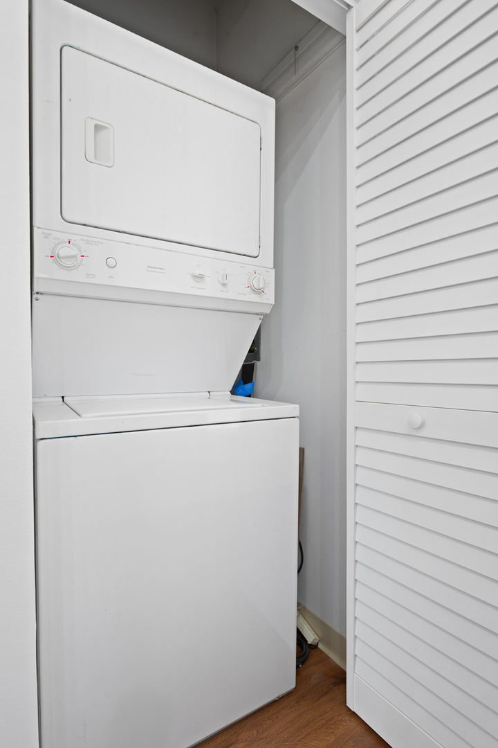 1000 N Kingsbury Street #107, Chicago, IL 60610