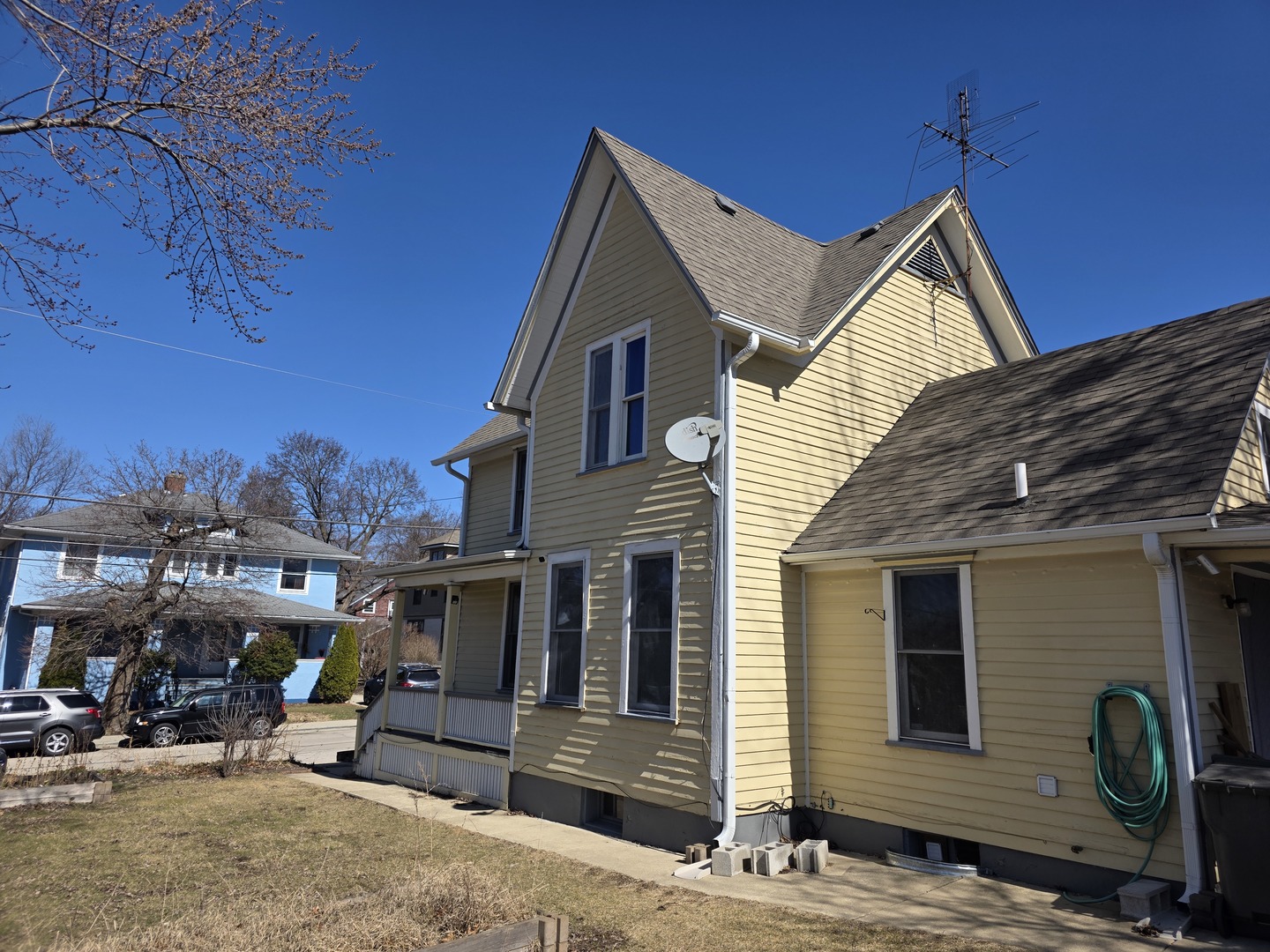 463 North Street, Elgin, IL 60120