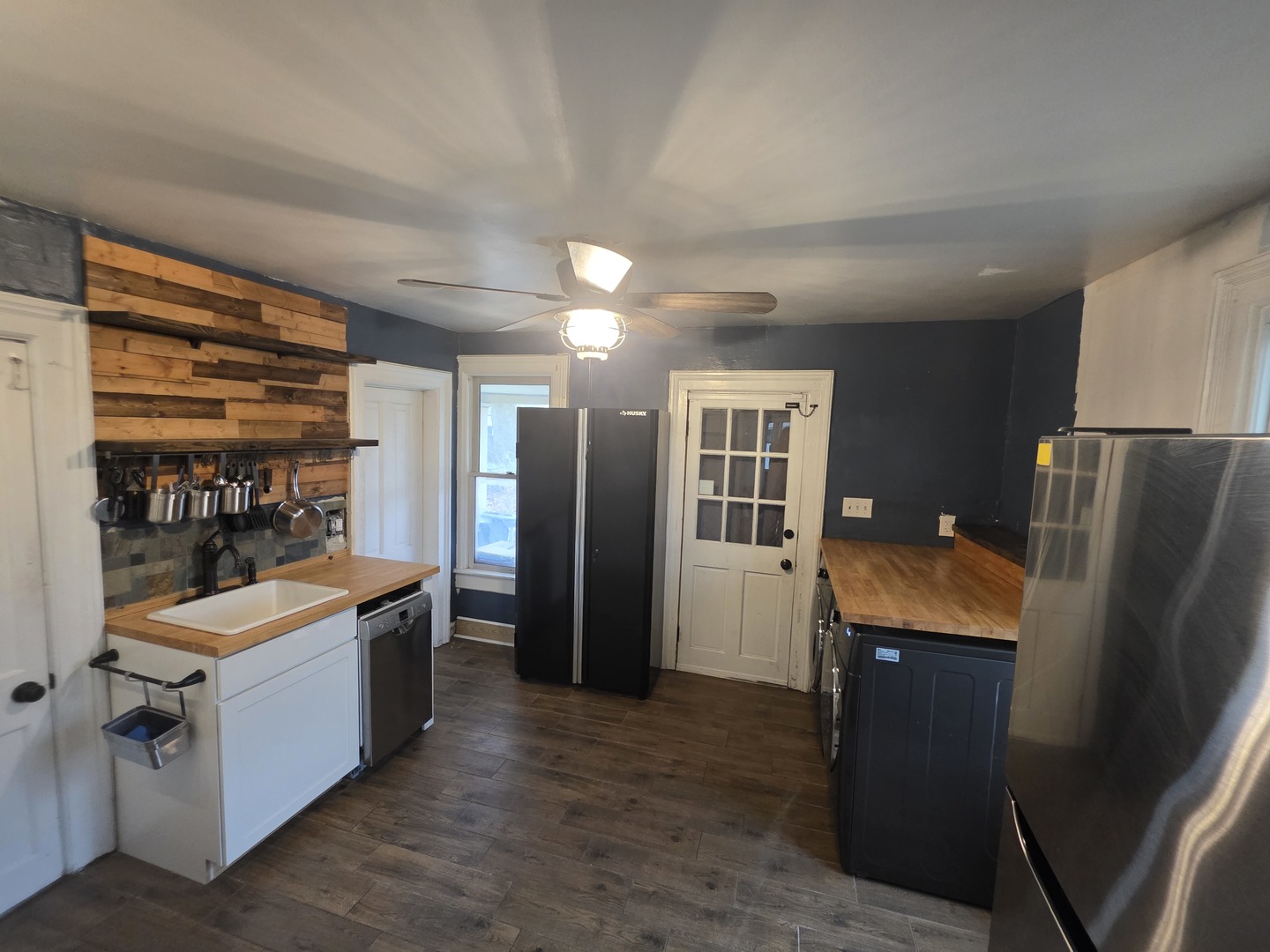 463 North Street, Elgin, IL 60120