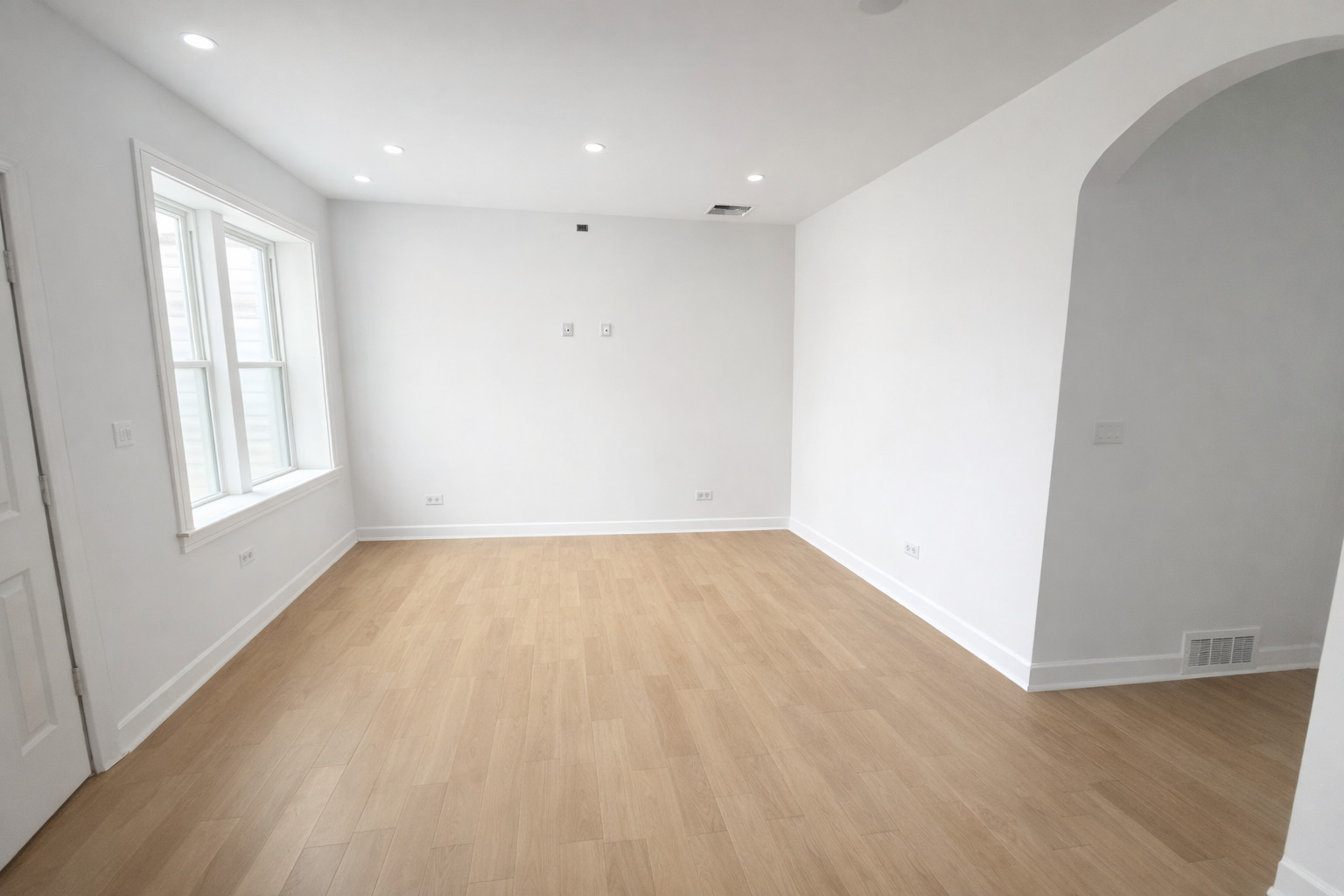 3340 W Evergreen Avenue #2R, Chicago, IL 60651