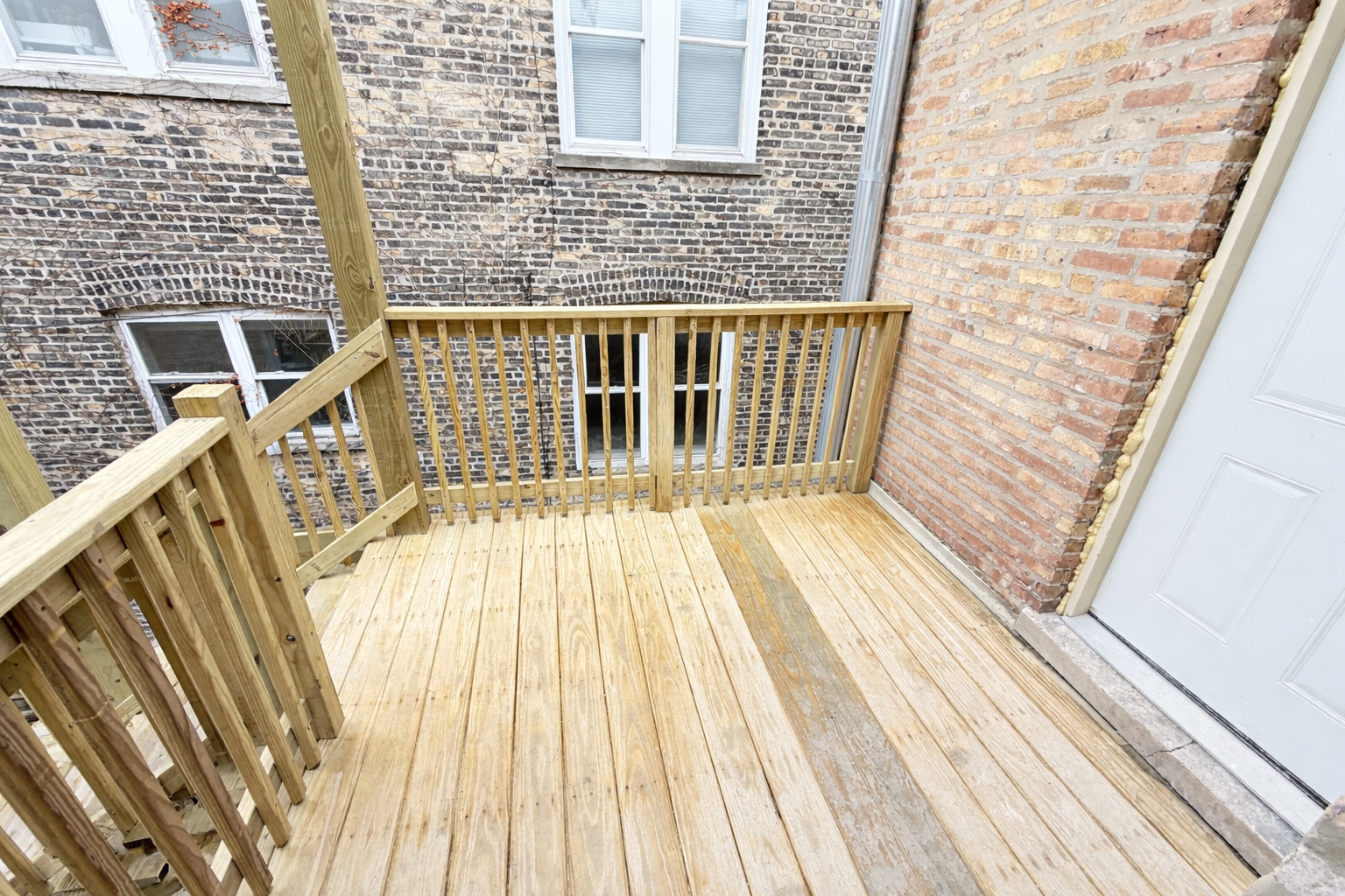 3340 W Evergreen Avenue #2R, Chicago, IL 60651