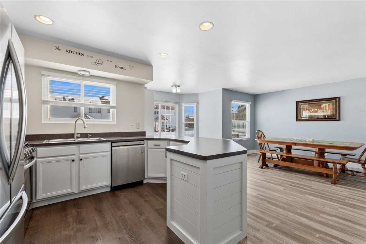 646 Aspen Drive, Romeoville, IL 60446