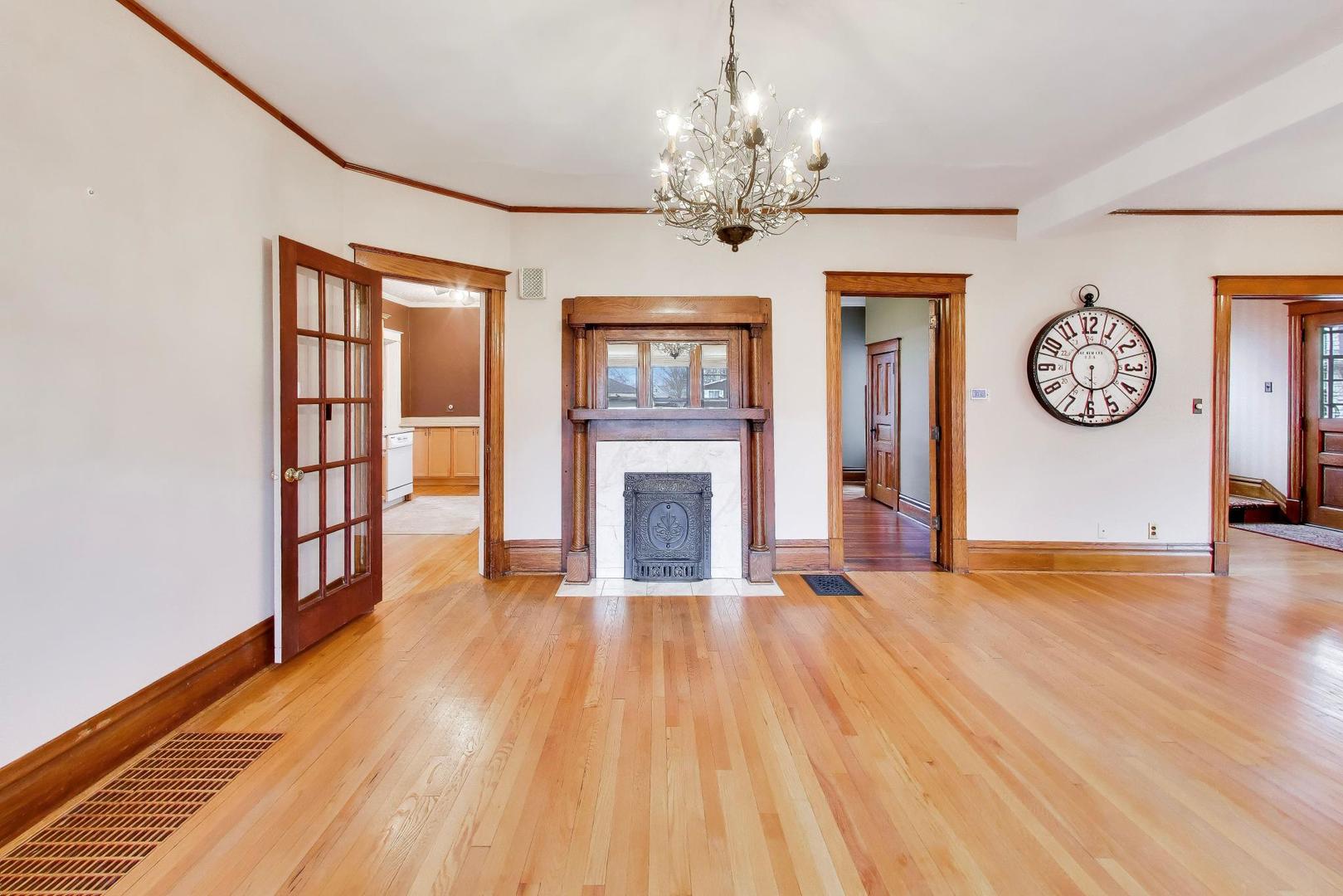 311 Brainerd Avenue, Libertyville, IL 60048