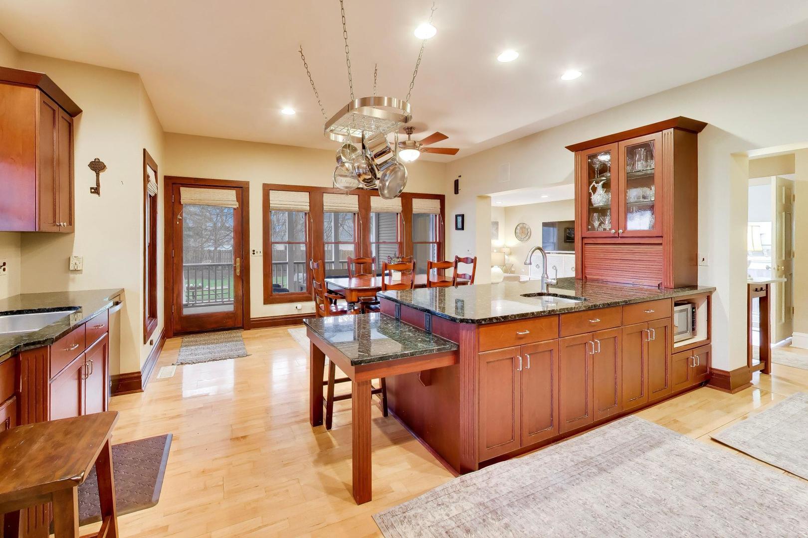 311 Brainerd Avenue, Libertyville, IL 60048