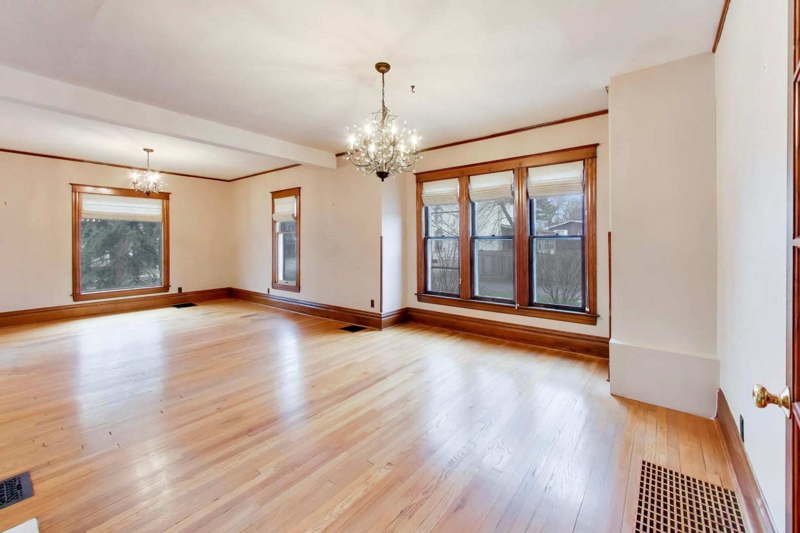 311 Brainerd Avenue, Libertyville, IL 60048