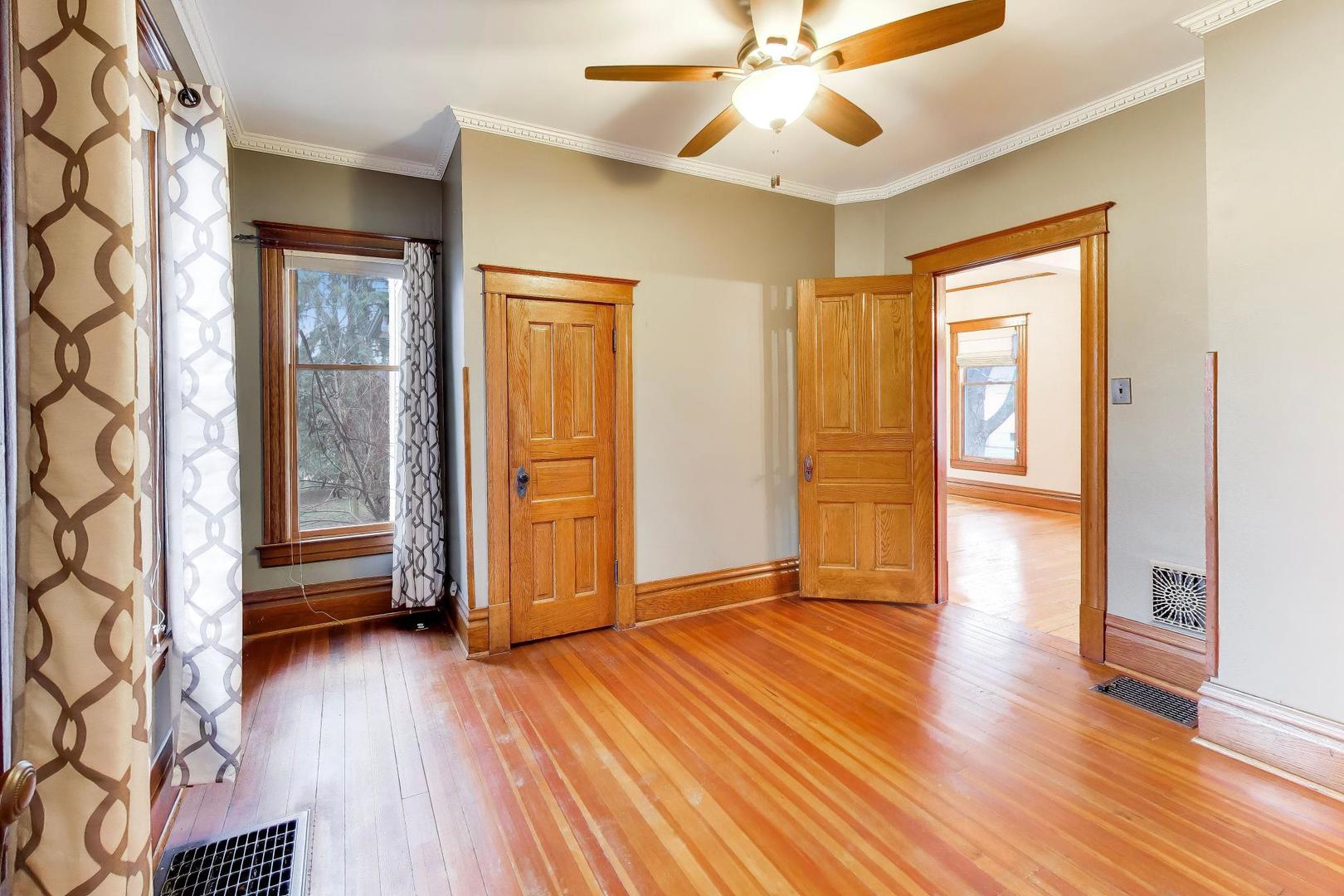 311 Brainerd Avenue, Libertyville, IL 60048