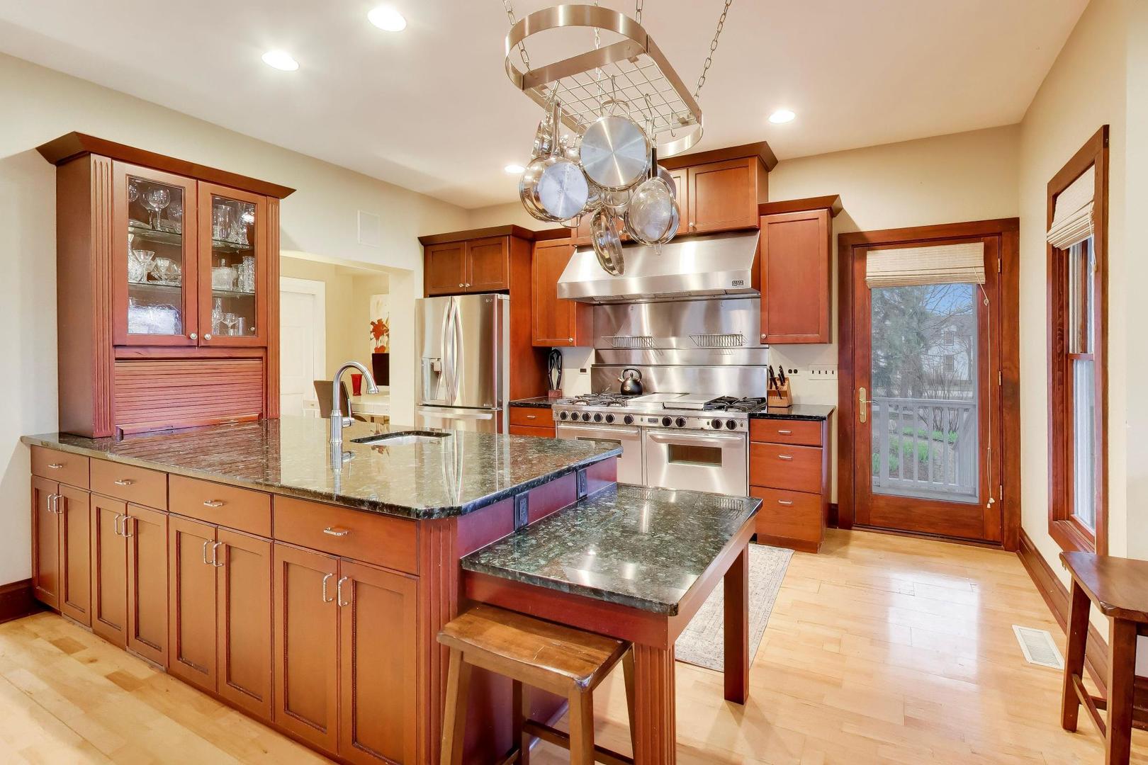 311 Brainerd Avenue, Libertyville, IL 60048