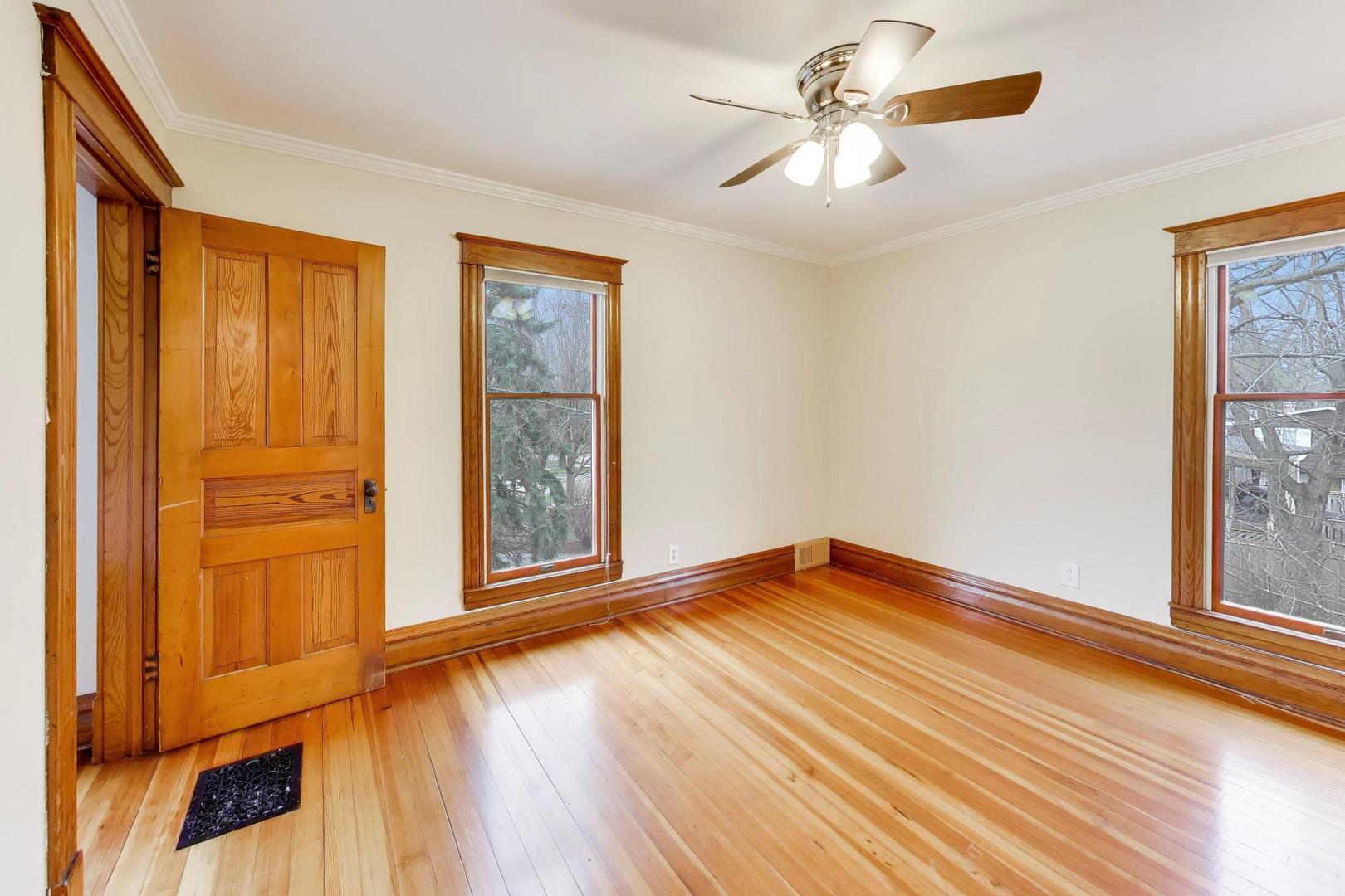 311 Brainerd Avenue, Libertyville, IL 60048