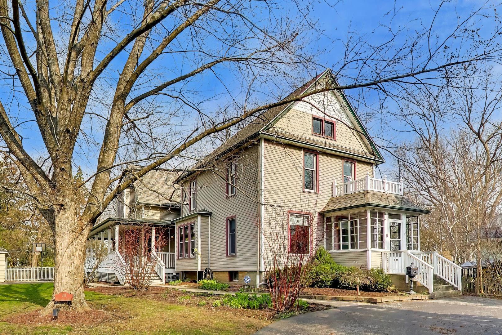 311 Brainerd Avenue, Libertyville, IL 60048