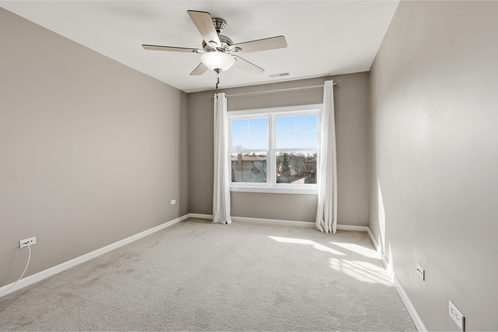 14 S Prospect Street #402, Roselle, IL 60172