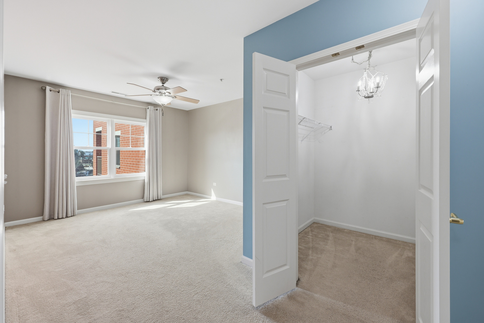 14 S Prospect Street #402, Roselle, IL 60172