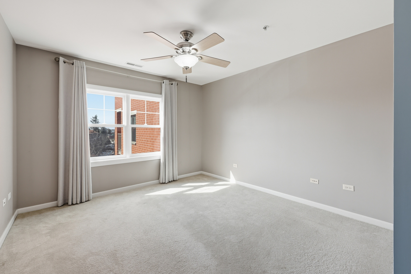 14 S Prospect Street #402, Roselle, IL 60172