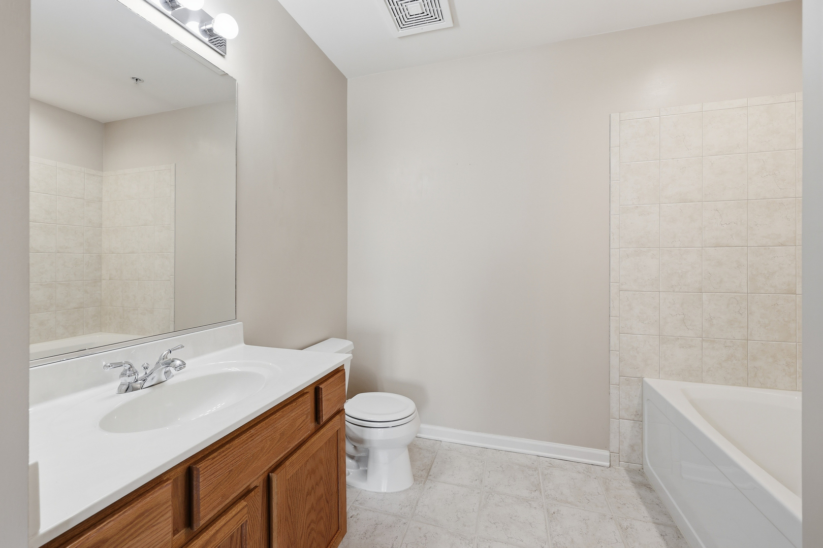 14 S Prospect Street #402, Roselle, IL 60172