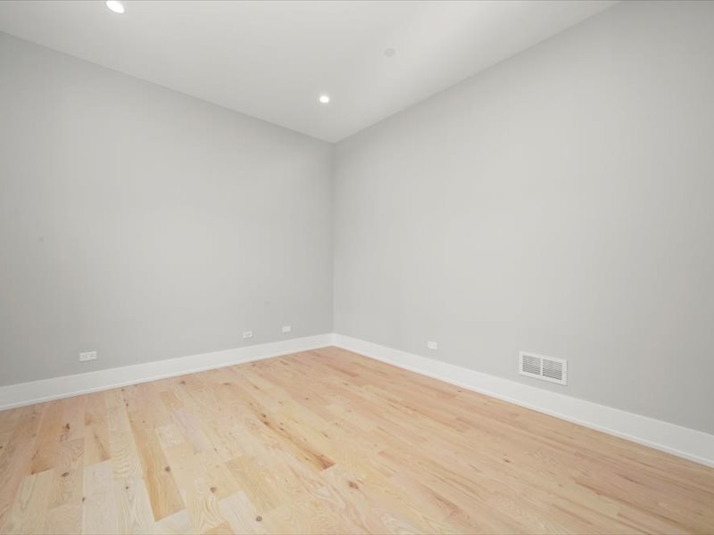 7137 S 87th Avenue, Justice, IL 60458