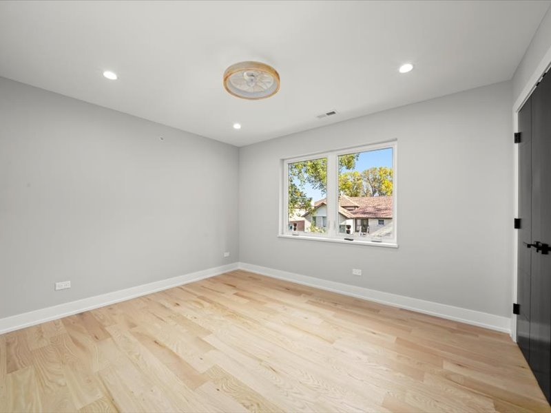 7137 S 87th Avenue, Justice, IL 60458