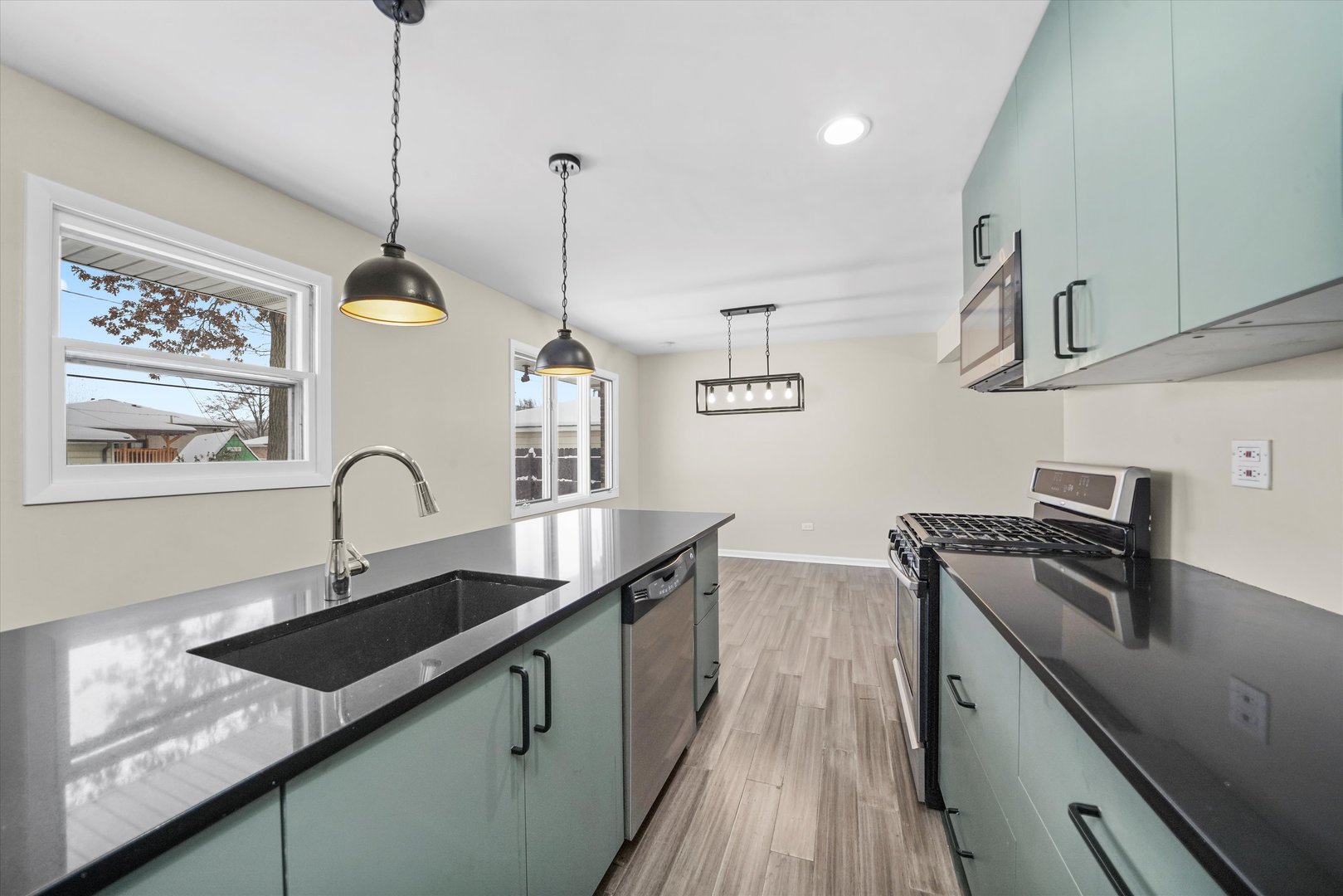 8939 Melvina Avenue, Oak Lawn, IL 60453