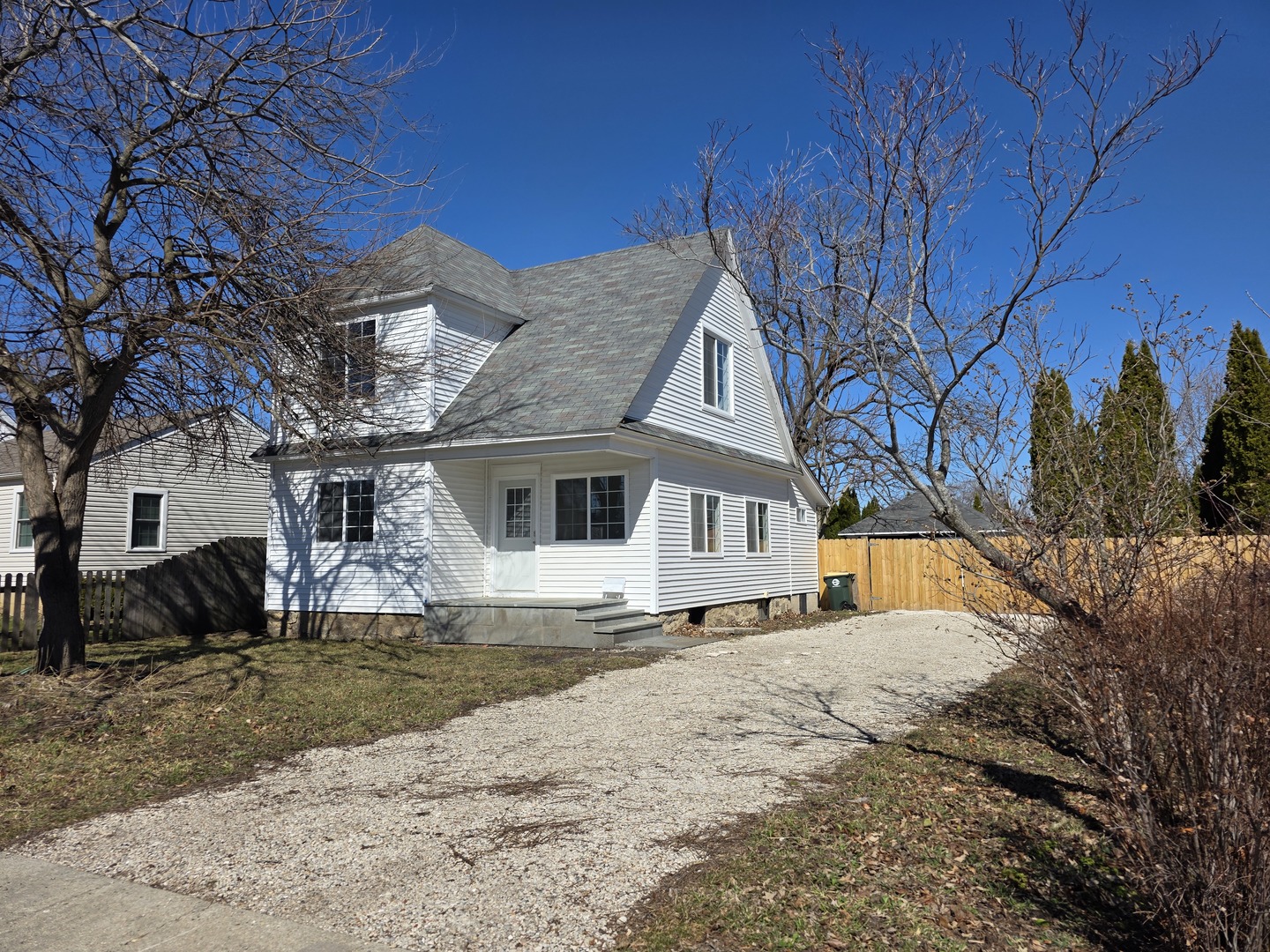 122 Hawley Street, Grayslake, IL 60030