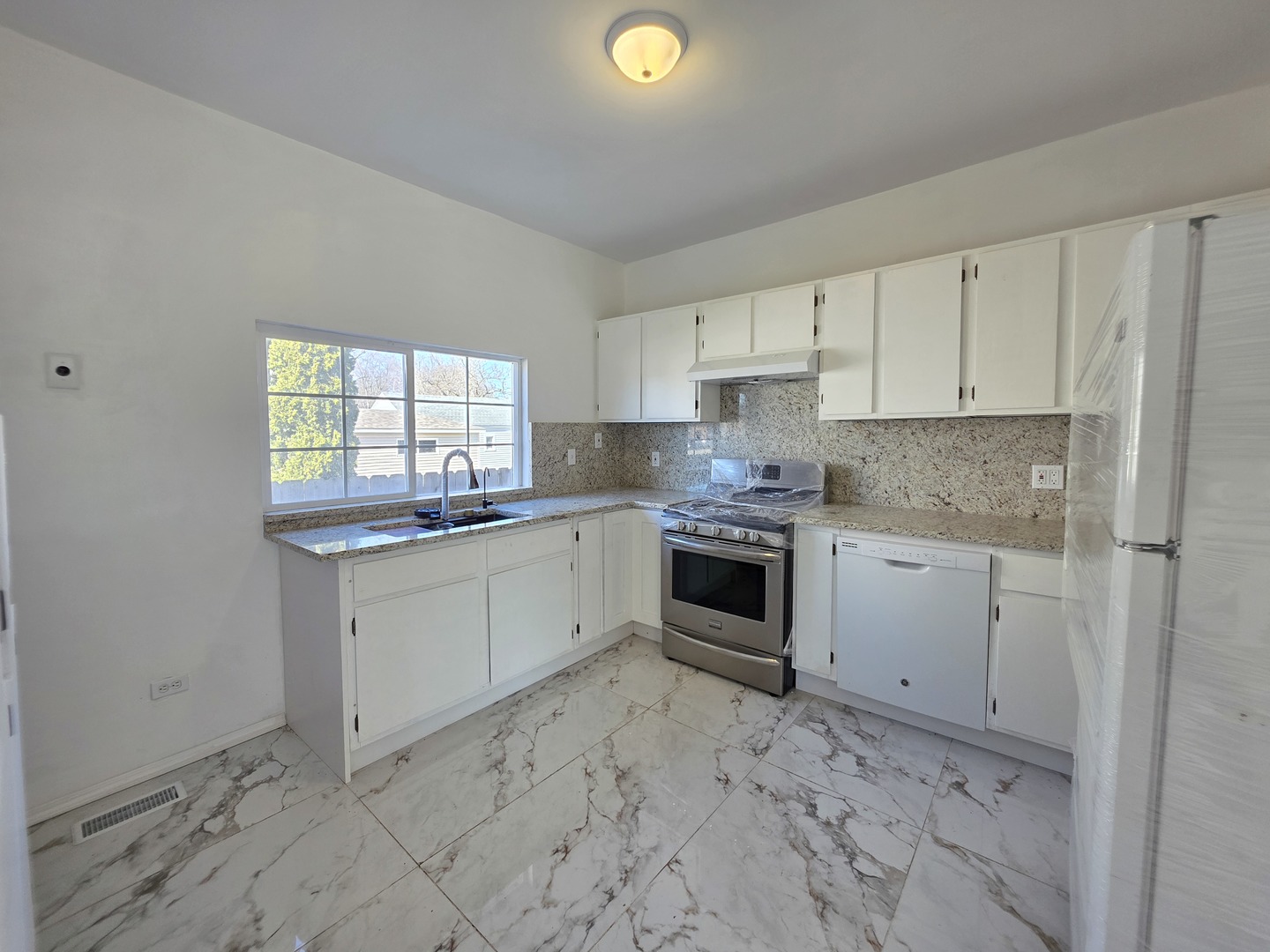 122 Hawley Street, Grayslake, IL 60030