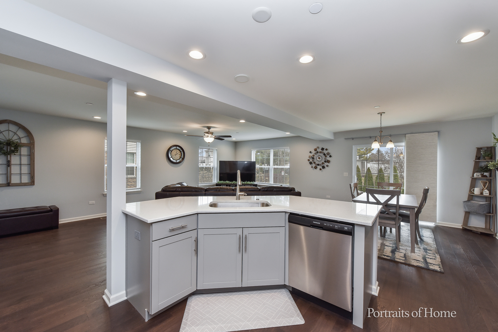 575 BOBBY ANN Court #575, Roselle, IL 60172