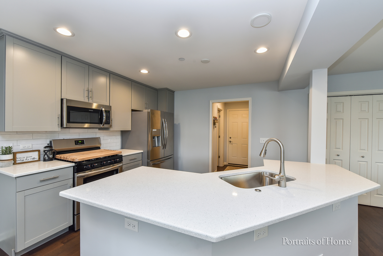 575 BOBBY ANN Court #575, Roselle, IL 60172