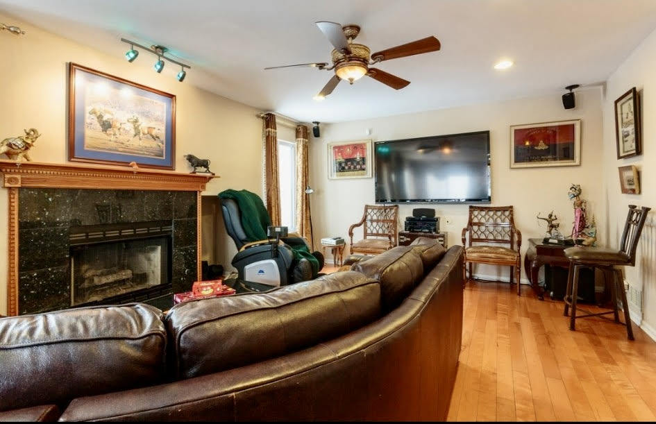 671 Wintergreen Circle, Naperville, IL 60540