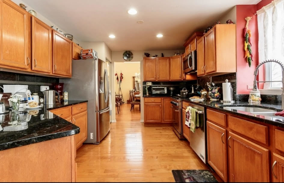 671 Wintergreen Circle, Naperville, IL 60540