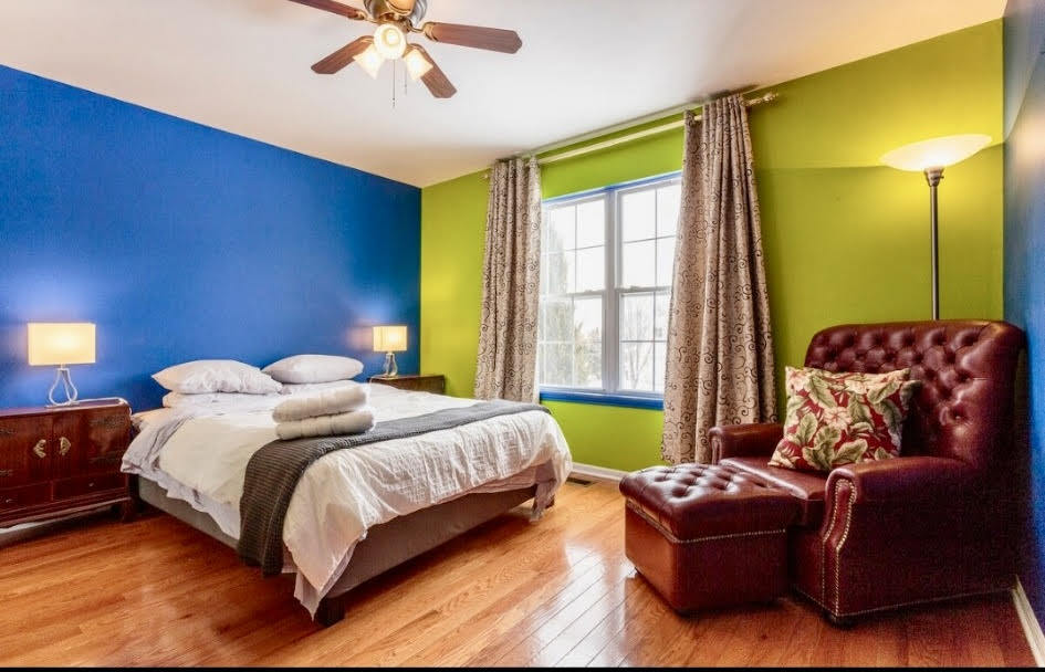 671 Wintergreen Circle, Naperville, IL 60540