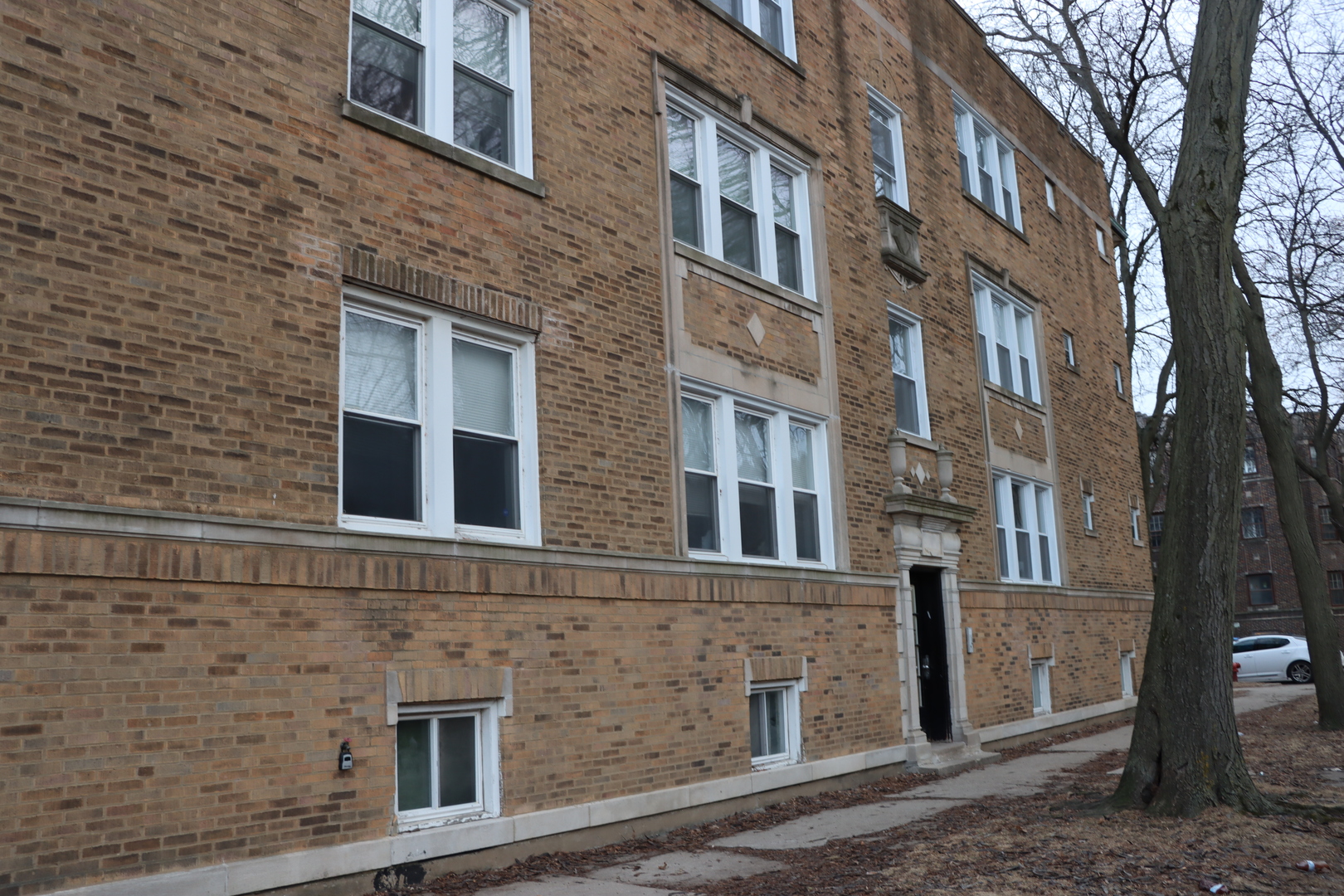 6505 N Bell Avenue, Chicago, IL 60645