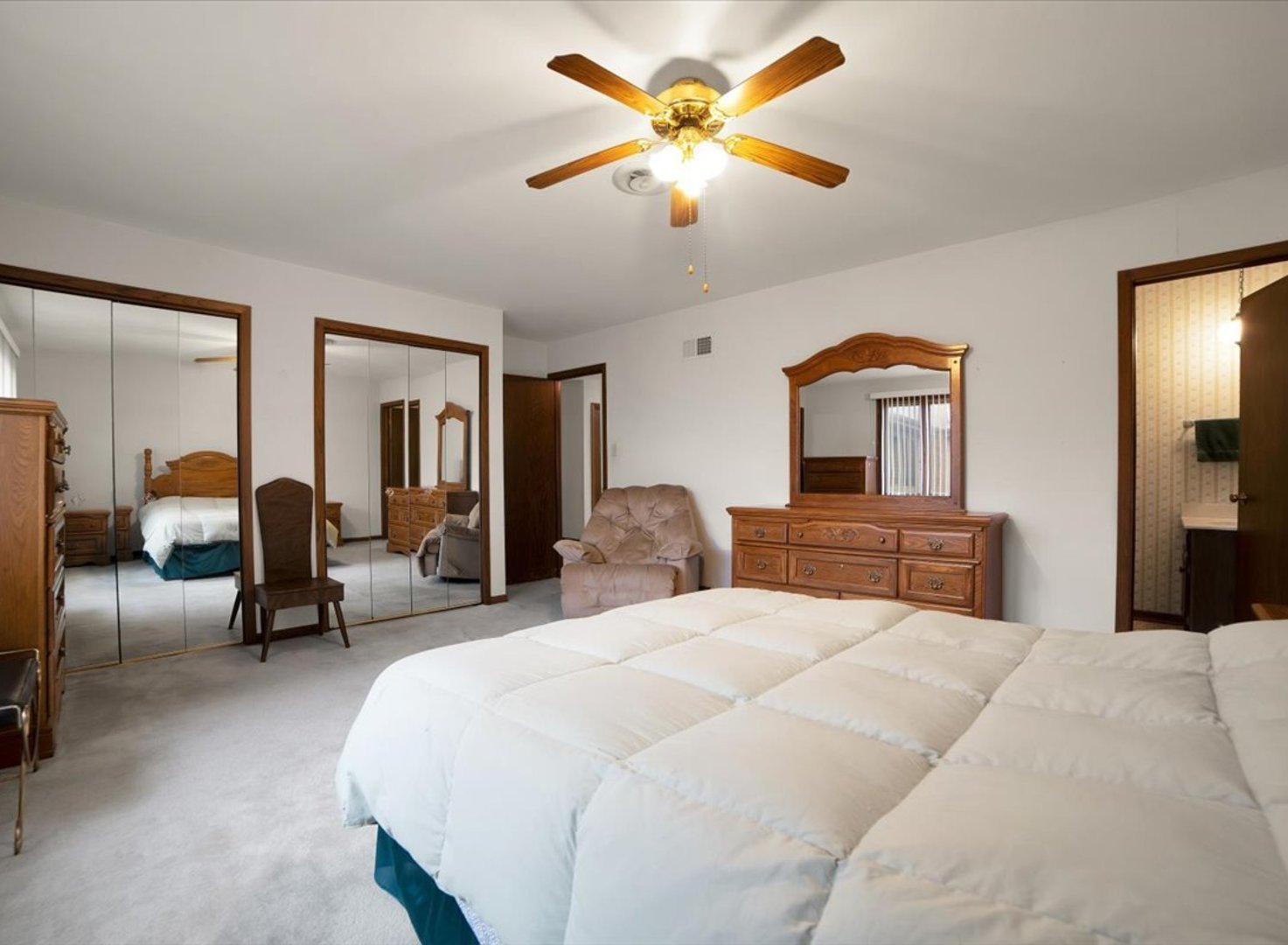 1102 E Ardyce Lane, Mount Prospect, IL 60056