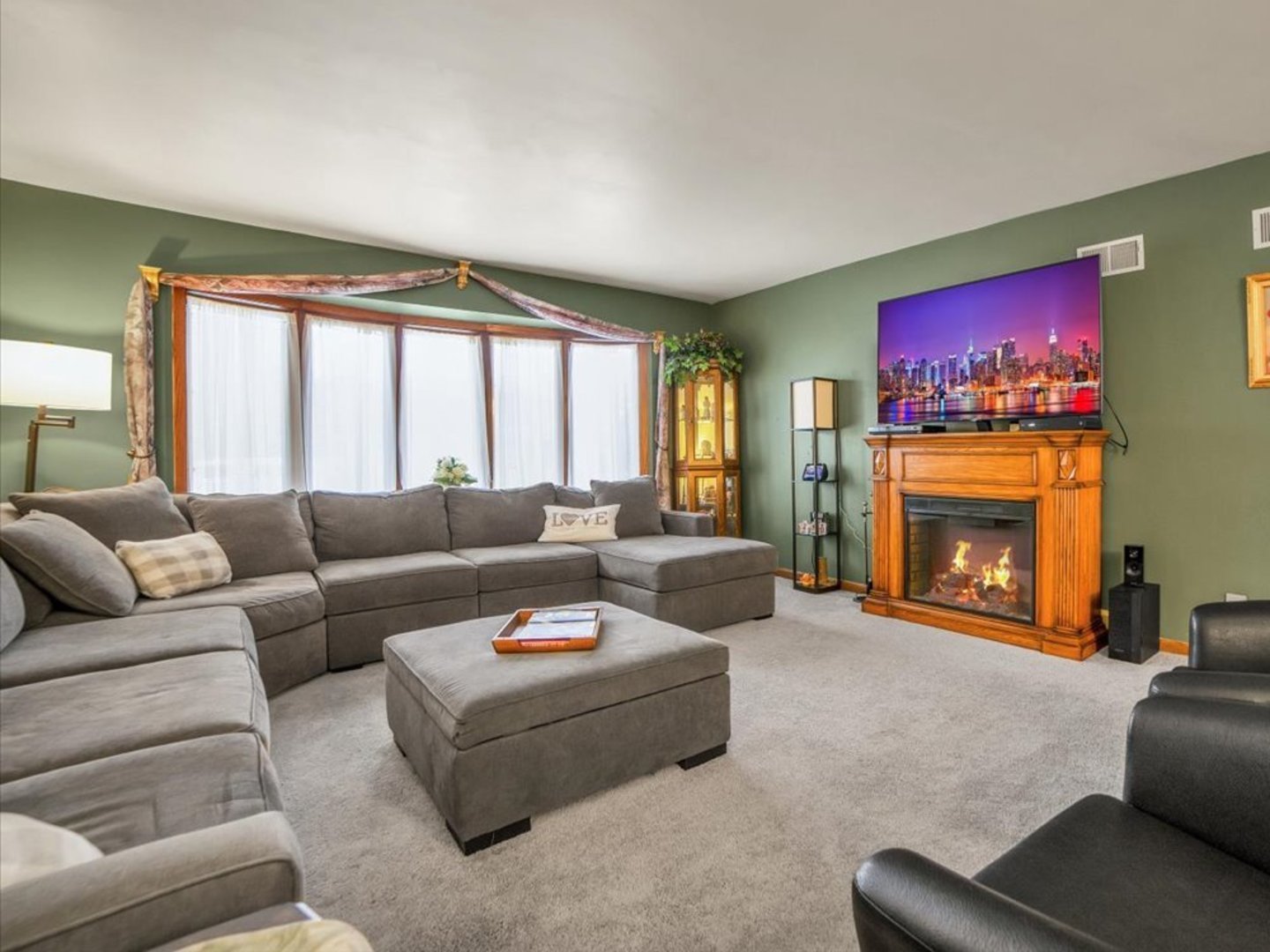 1102 E Ardyce Lane, Mount Prospect, IL 60056