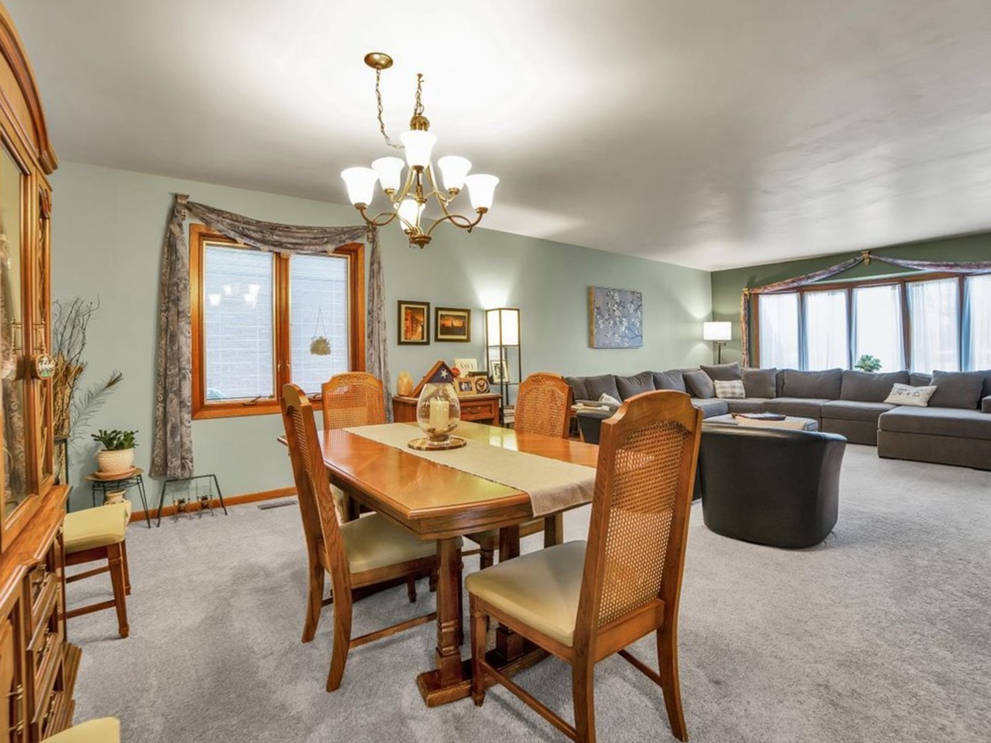 1102 E Ardyce Lane, Mount Prospect, IL 60056