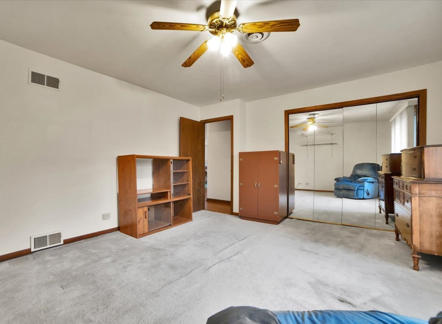 1102 E Ardyce Lane, Mount Prospect, IL 60056