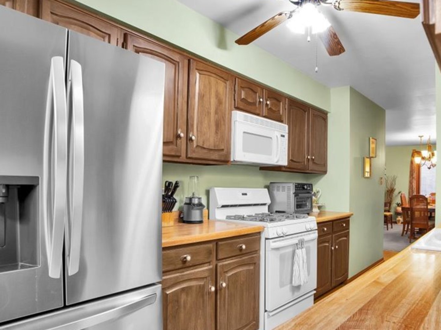 1102 E Ardyce Lane, Mount Prospect, IL 60056