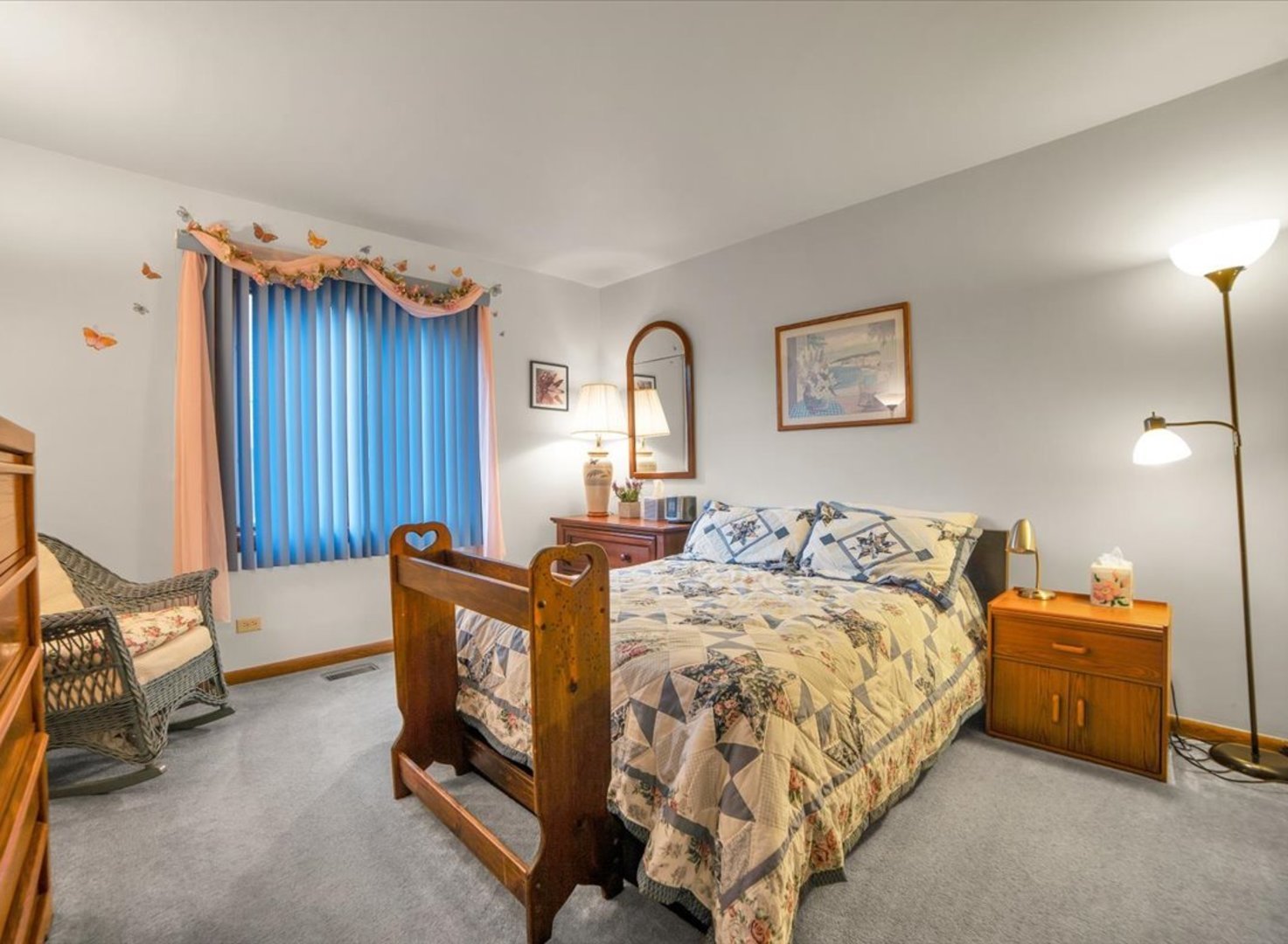 1102 E Ardyce Lane, Mount Prospect, IL 60056