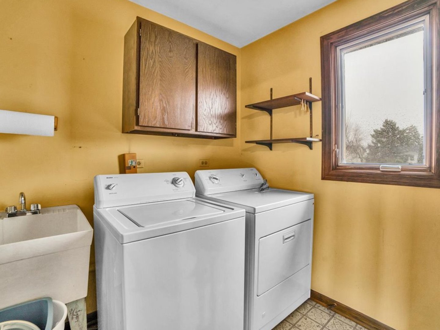 1102 E Ardyce Lane, Mount Prospect, IL 60056