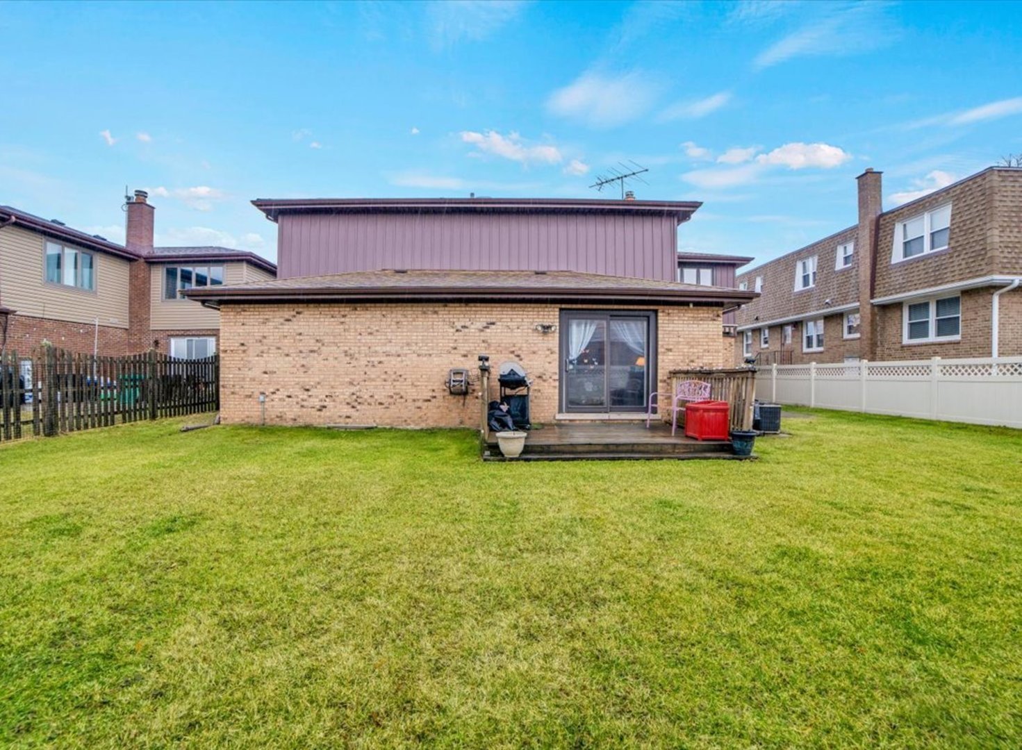 1102 E Ardyce Lane, Mount Prospect, IL 60056